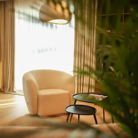 Penthouse Lebada Lake *