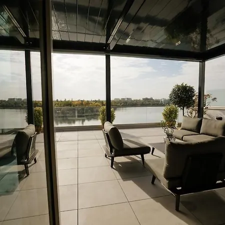 Penthouse Lebada Lake *