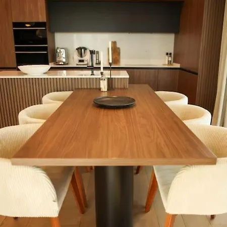 Penthouse Lebada Lake Апартаменти Бухарест