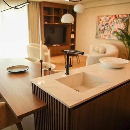 Penthouse Lebada Lake