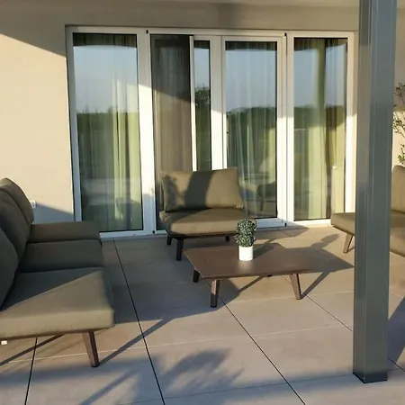 Penthouse Lebada Lake * Бухарест