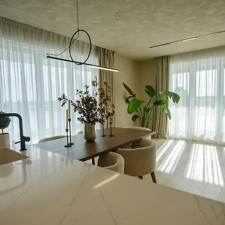 Penthouse Lebada Lake
