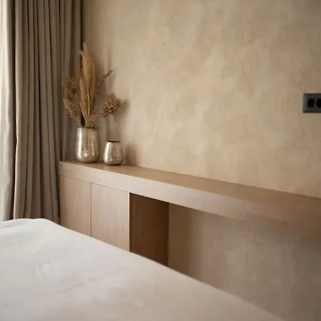 Апартаменти Penthouse Lebada Lake