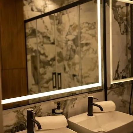 Penthouse Lebada Lake * Bucareste