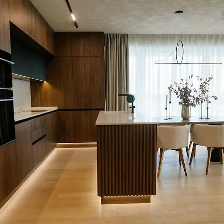 Апартаменти Penthouse Lebada Lake Бухарест