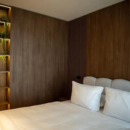 Penthouse Lebada Lake *