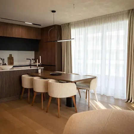 Penthouse Lebada Lake