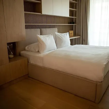 Penthouse Lebada Lake Bukurešť